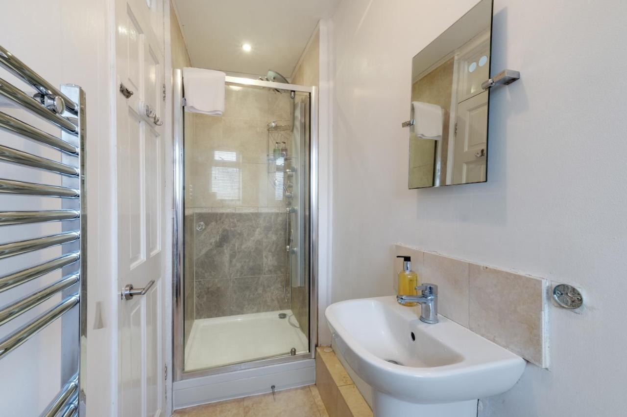 Staiforce 2 Bedroom House With Parking Maidenhead Exterior foto