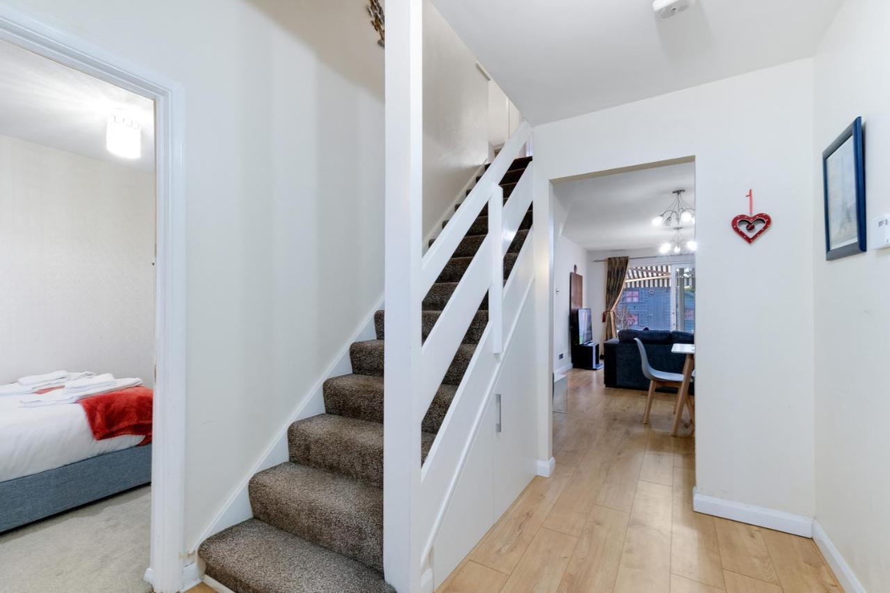 Staiforce 2 Bedroom House With Parking Maidenhead Exterior foto